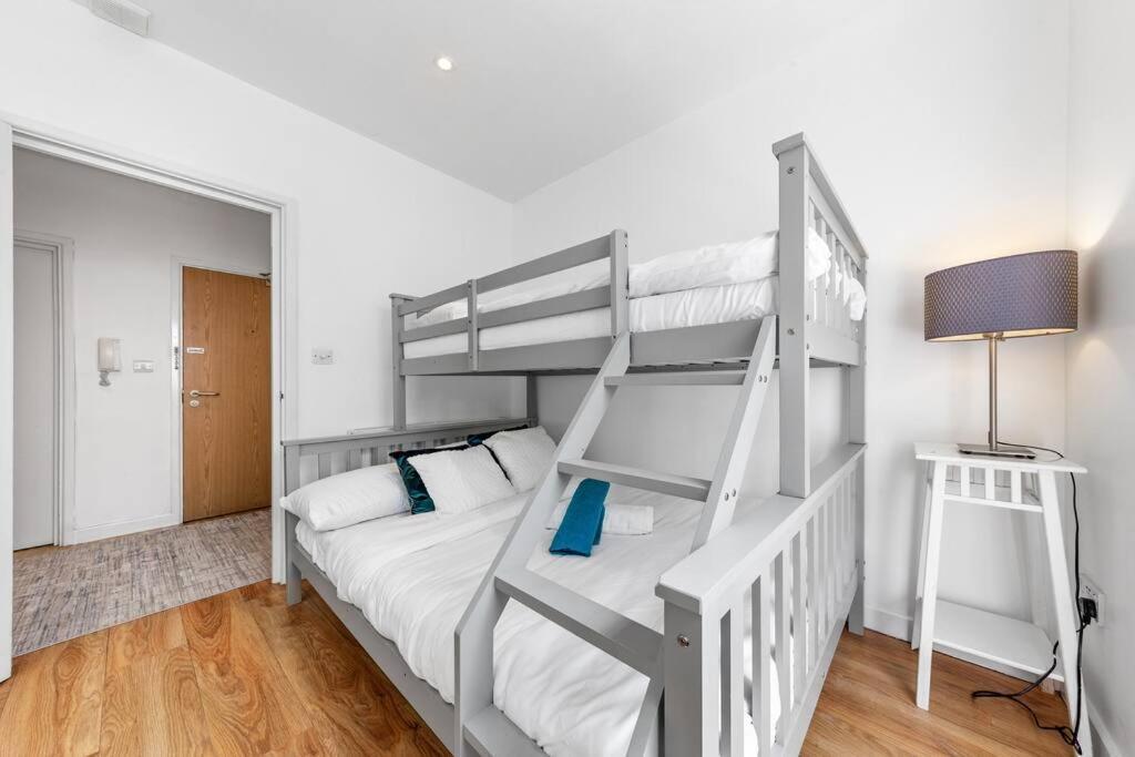3 Bedroom Flat In Haymarket London Sleeps 14 Hy1 Exterior photo