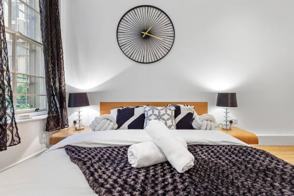 3 Bedroom Flat In Haymarket London Sleeps 14 Hy1 Exterior photo